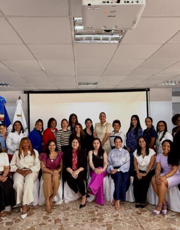 AME Chile y OLADE facilitan taller de redes de mujeres en energía en República Dominicana