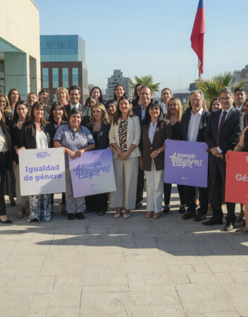 AME celebra una década del programa Energía+Mujer junto al Ministerio de Energía