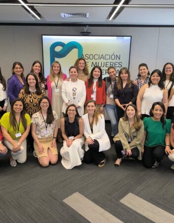 AME lanza iniciativa de desayunos temáticos con encuentro sobre almacenamiento energético en oficinas de Huawei
