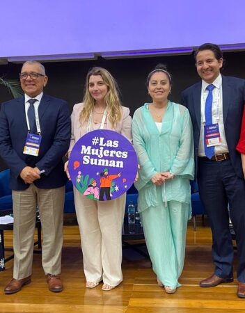 Presidenta de AME expone sobre liderazgo femenino en la energía en la IX Semana de la Energía de OLADE en Paraguay