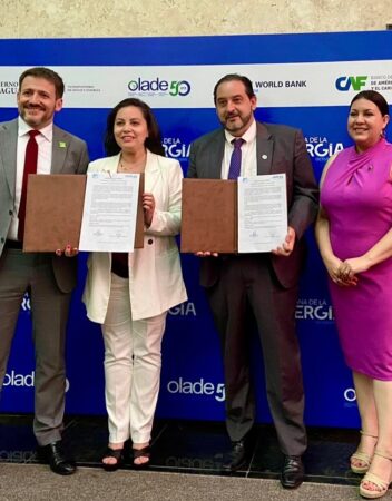 AME firma acuerdo con OLADE para fortalecer la participación femenina en el sector energético de América Latina y el Caribe